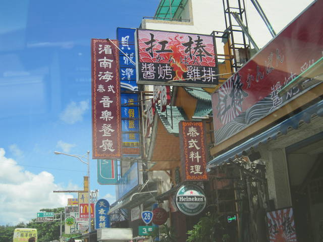 墾丁好吃在墾丁——小牛村牛肉麵 & 墾丁大街美食 & 小杜包子