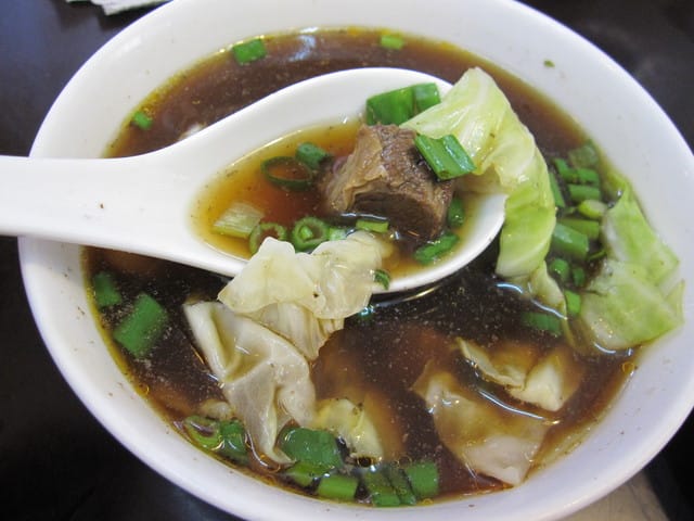 墾丁好吃在墾丁——小牛村牛肉麵 & 墾丁大街美食 & 小杜包子