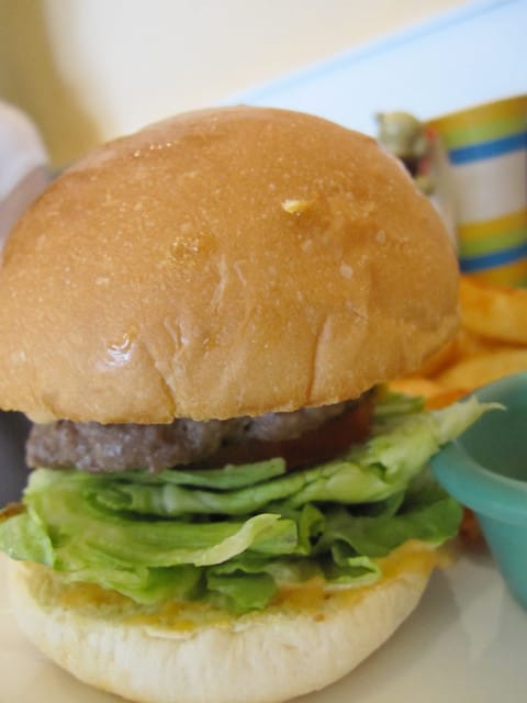 台北美食 東區 平價的美式料理「BURP! BURGER」