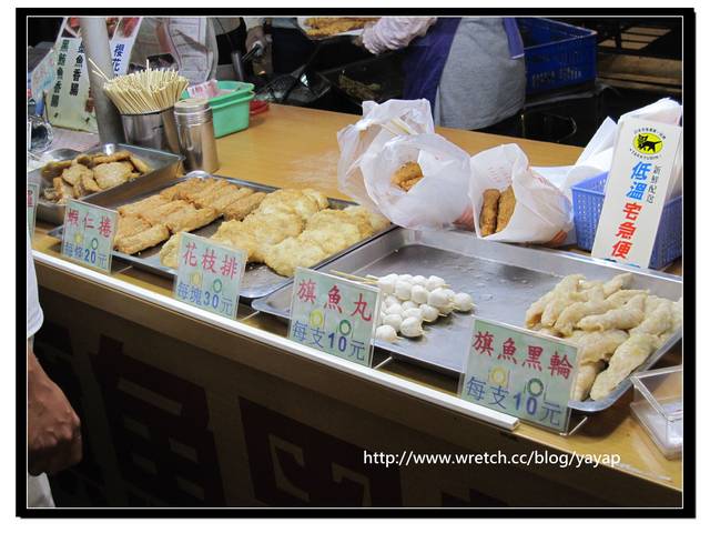屏東美食 東港華僑市場超級好吃的「瑞字號旗魚黑輪」