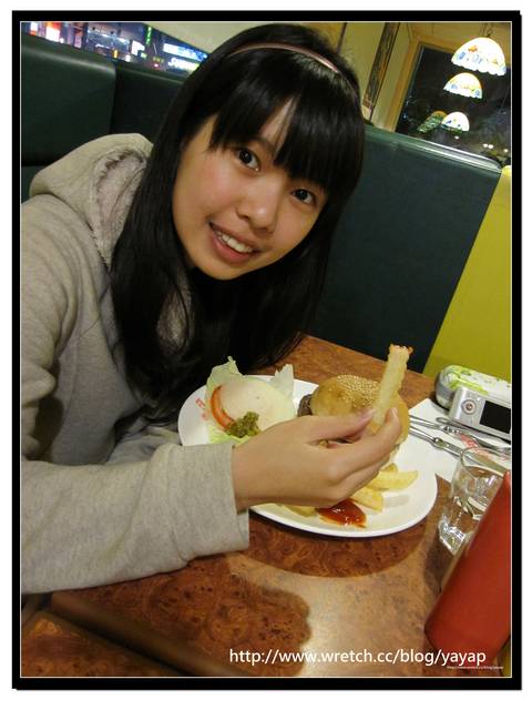 【美食】台北招牌漢堡超有名!士林福樂24餐飲。 - 第31張圖 【美食】台北招牌漢堡超有名!士林福樂24餐飲。