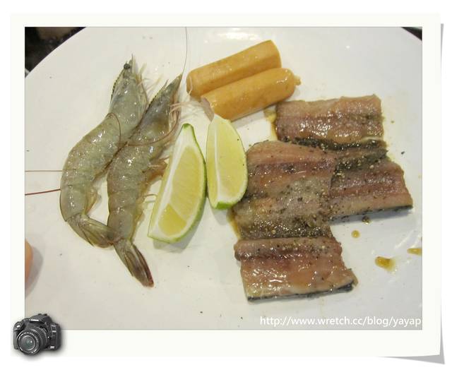 【美食】高雄偶然的大餐小約會!夢時代凱蒂諾味燒肉鍋物。