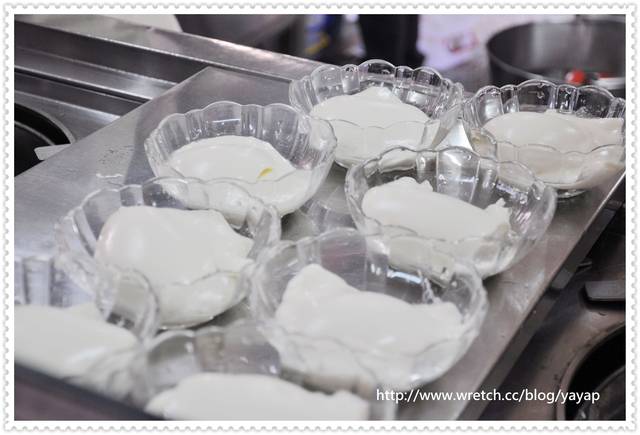 【美食】台南養肥肥之旅(四)!人好多好多的同記安平豆花。