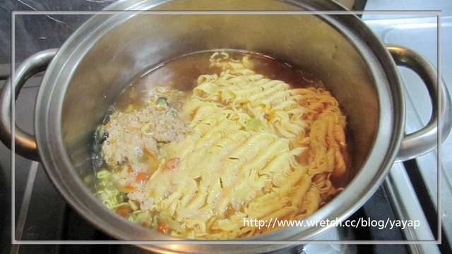 【Cook】一吃驚為天人的泡麵!康師傅當歸枸杞細麵。 - 第12張圖 【Cook】一吃驚為天人的泡麵!康師傅當歸枸杞細麵。