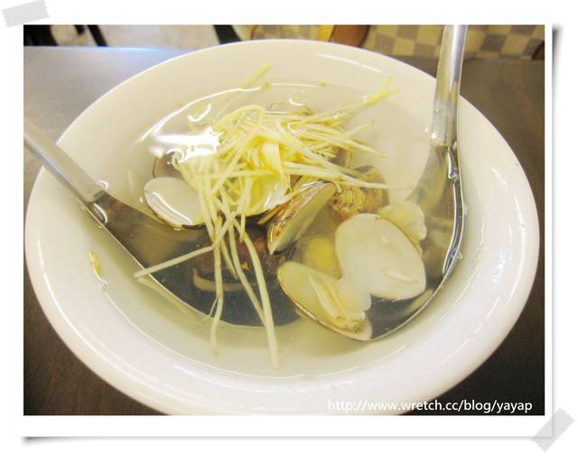 【美食】台南小吃怎麼會那麼美味?人客好多的矮仔成蝦仁飯。