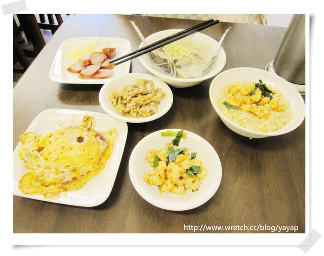 【美食】台南小吃怎麼會那麼美味?人客好多的矮仔成蝦仁飯。