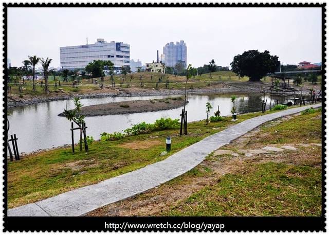 【高雄】親子、情侶外拍都適合,愛河中都溼地公園!
