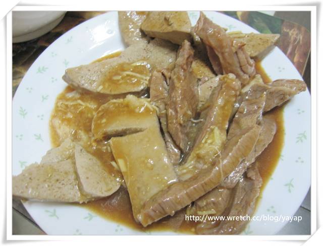 【美食】高雄左營第二公有市場,汾陽餛飩與老施肉燥。