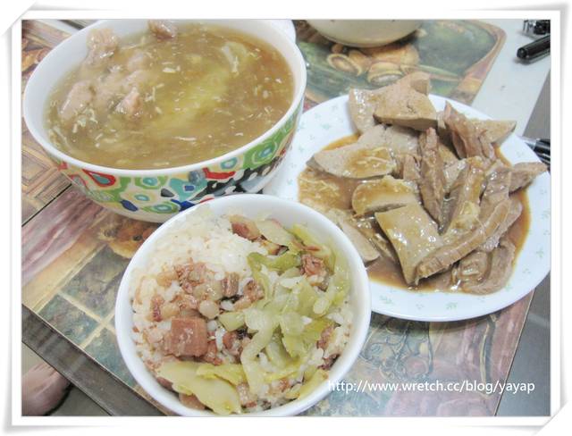 【美食】高雄左營第二公有市場,汾陽餛飩與老施肉燥。