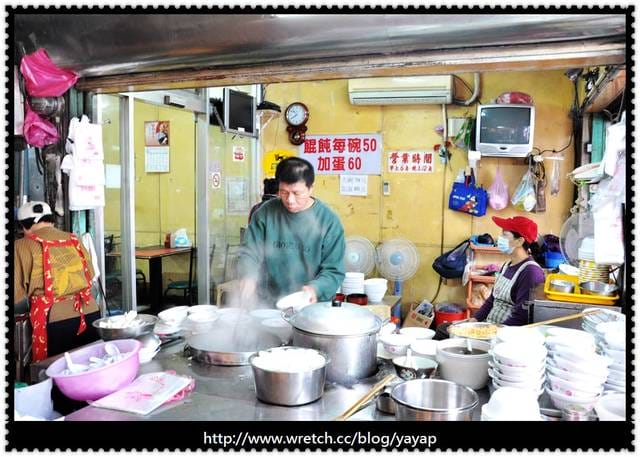 【美食】高雄左營第二公有市場,汾陽餛飩與老施肉燥。
