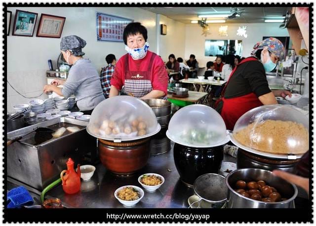 【美食】人氣夯夯夯的排隊美食-高雄米糕城&金城鴨肉麵。