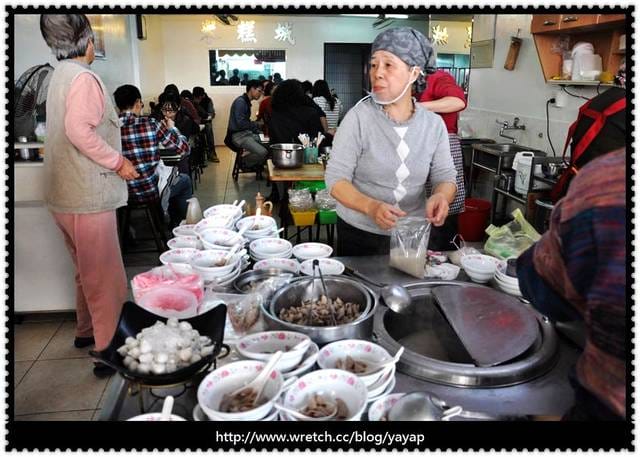 【美食】人氣夯夯夯的排隊美食-高雄米糕城&金城鴨肉麵。