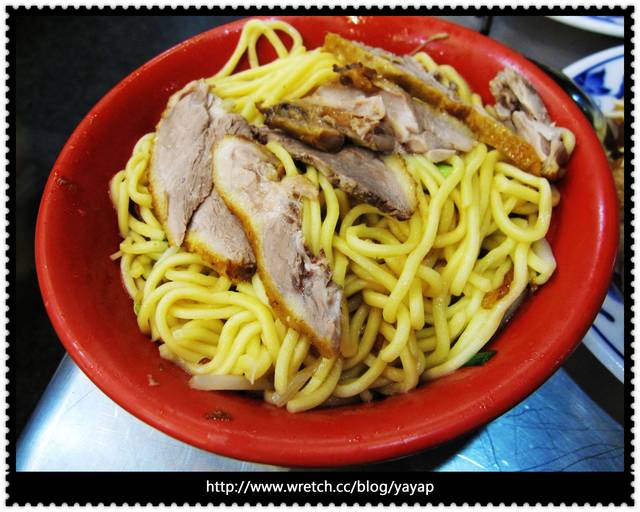【美食】人氣夯夯夯的排隊美食-高雄米糕城&金城鴨肉麵。