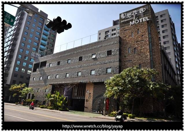 【高雄】情侶拍照好去處!日光花園&華納不只是Motel。