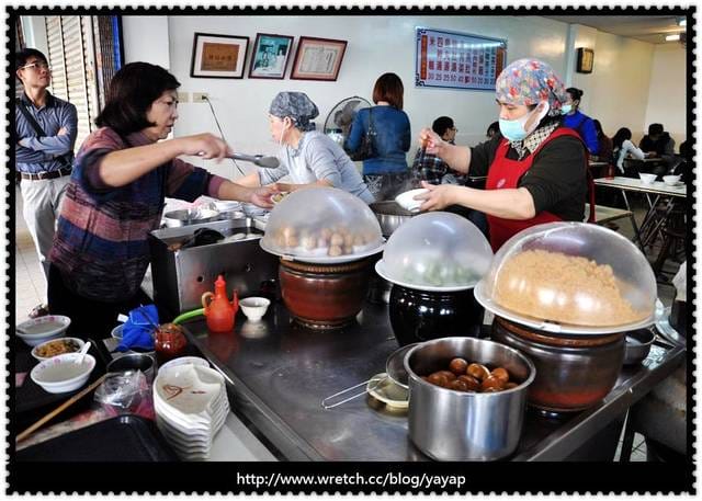 【美食】人氣夯夯夯的排隊美食-高雄米糕城&金城鴨肉麵。