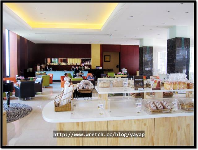 【美食】高雄左營蓮潭國際會館,Lobby Bar美食及人氣排隊麵包!