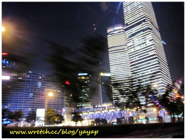 【上海】人潮洶湧的陸家嘴,來逛逛正大廣場&南濱江好美的夜景
