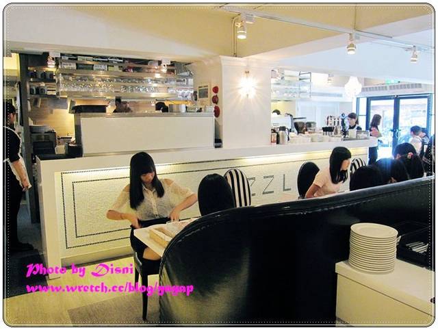 【美食】終於來大吃Dazzling Cafe了,台北東區Pink&Mint - 第3張圖 【美食】終於來大吃Dazzling Cafe了,台北東區Pink&Mint