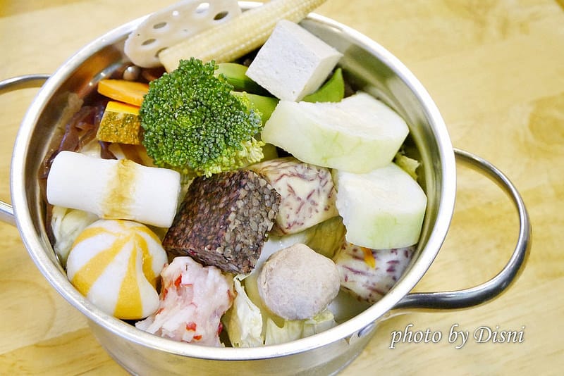 【台中中區美食】大廚小用HumbleChef 物超所值複合式餐飲推薦,簡餐x火鍋x義大利麵x便當近一廣、柳川、第二市場 - 第13張圖 2-4
