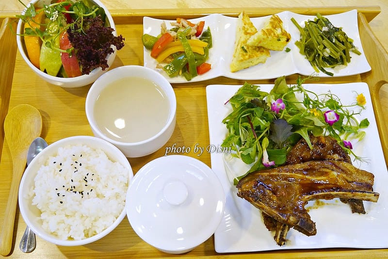 【台中中區美食】大廚小用HumbleChef 物超所值複合式餐飲推薦,簡餐x火鍋x義大利麵x便當近一廣、柳川、第二市場 - 第10張圖 2-1