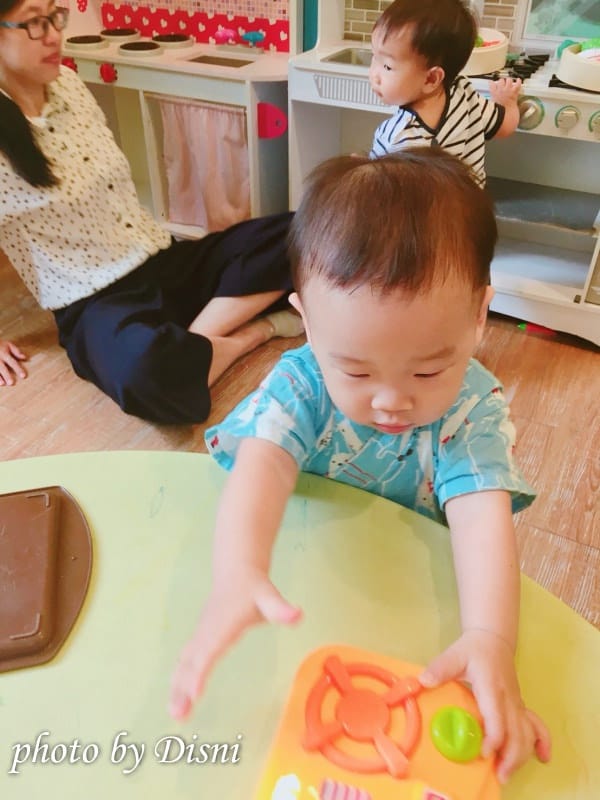 【台中親子餐廳】稞枓咖啡廚房熱門親子餐廳推薦,溜滑梯、沙坑、戶外遊戲區、室內遊戲區 - 第36張圖 3-6 稞枓放電日_180627_0070