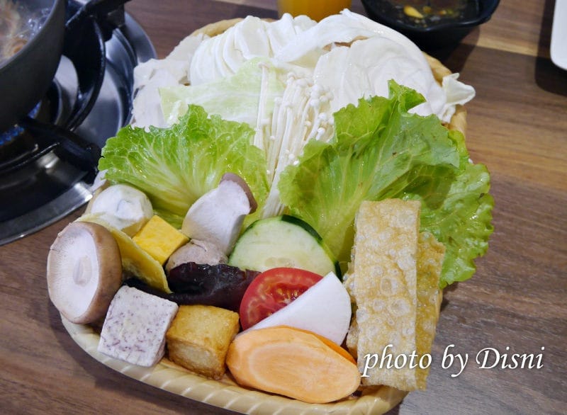 【台中美食】瀧厚鍋物 東山店大份量肉盤厚切超滿足,特色湯頭多重選擇 - 第8張圖 1-8