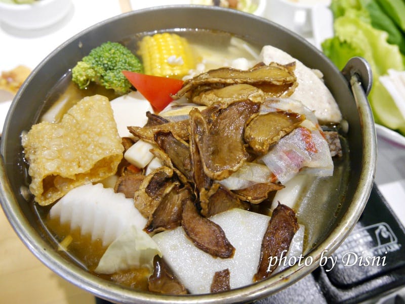 【台中美食】懷特廚房White Kitchen 中國醫附近素食無國界料理,吃過最不像素食的素食 超好吃 - 第11張圖 2-2