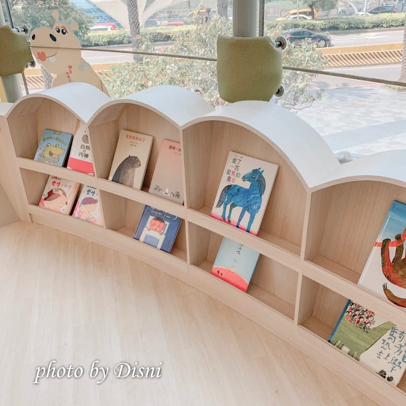 台中免費親子好去處:童書圖書館、眾多熱門玩具、超大型廚房及菜市場仿真食材,質感好、人員親切、環境美又舒服 - 第19張圖 2-1 S__164945959