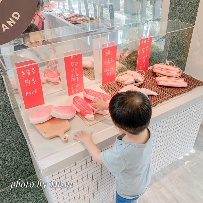 台中免費親子好去處:童書圖書館、眾多熱門玩具、超大型廚房及菜市場仿真食材,質感好、人員親切、環境美又舒服 - 第37張圖 2-8 S__164945935