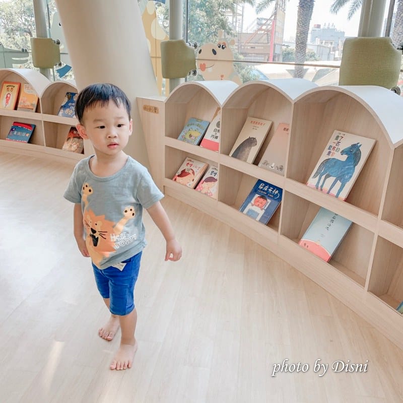 台中免費親子好去處:童書圖書館、眾多熱門玩具、超大型廚房及菜市場仿真食材,質感好、人員親切、環境美又舒服 - 第24張圖 2-2 S__164945954