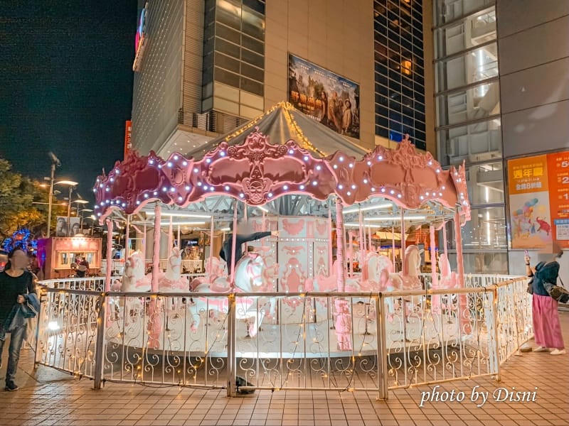 【台北親子景點】超夢幻粉紅樂園天母已經開始有聖誕節氣息囉邊玩邊吃美食邊逛街 旋轉木馬/摩天輪/咖啡杯 - 第3張圖 1-3