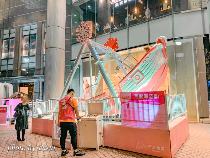 【台北親子景點】超夢幻粉紅樂園天母已經開始有聖誕節氣息囉邊玩邊吃美食邊逛街 旋轉木馬/摩天輪/咖啡杯 - 第6張圖 1-6