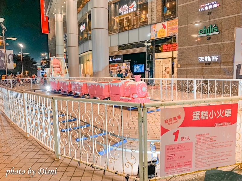 【台北親子景點】超夢幻粉紅樂園天母已經開始有聖誕節氣息囉邊玩邊吃美食邊逛街 旋轉木馬/摩天輪/咖啡杯 - 第7張圖 1-7