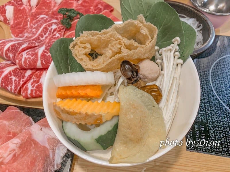 【台中美食】鍋裡.鍋物霧峰熱門排隊火鍋店,高cp值吃超飽IG打卡/網美店