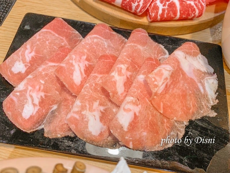 【台中美食】鍋裡.鍋物霧峰熱門排隊火鍋店,高cp值吃超飽IG打卡/網美店