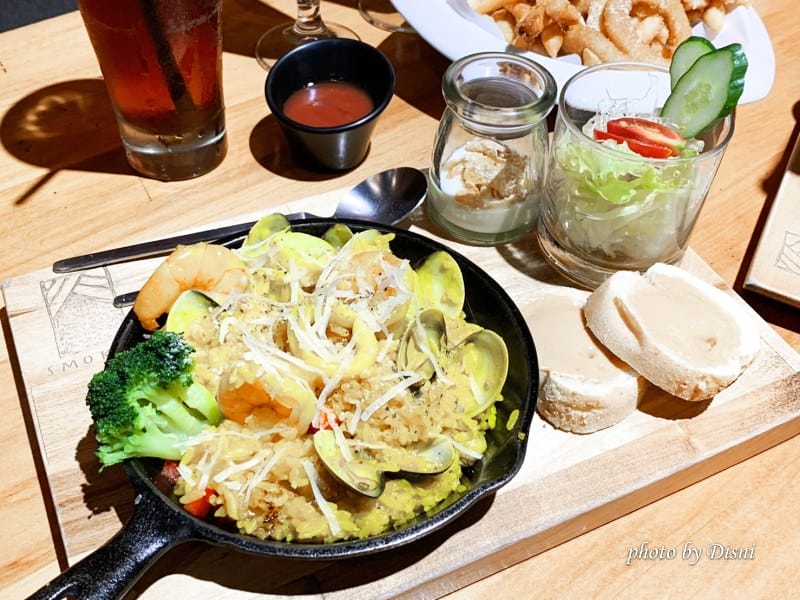 【台中西區美食】Smoker煙燻咖啡隱藏在勤美巷弄的美食,小鐵鍋早午餐熱門老屋IG打卡/菜單 - 第8張圖 1-3