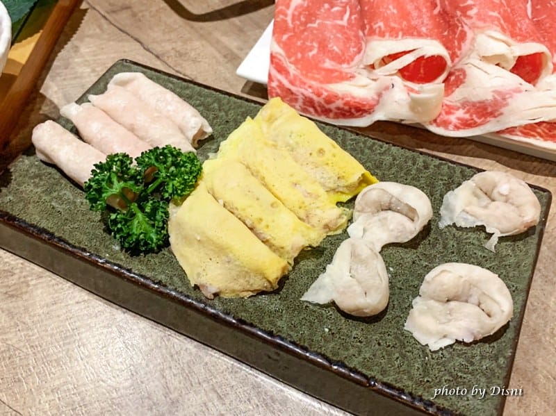 【台中北屯美食】深紅汕頭鍋物二訪的超好吃火鍋推薦,四人套餐海鮮肉盤大爆炸IG打卡/菜單 - 第15張圖 S__250953756_batch1
