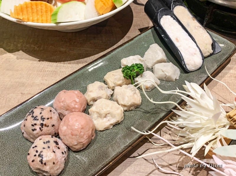 【台中北屯美食】深紅汕頭鍋物二訪的超好吃火鍋推薦,四人套餐海鮮肉盤大爆炸IG打卡/菜單 - 第14張圖 S__250953755_batch1
