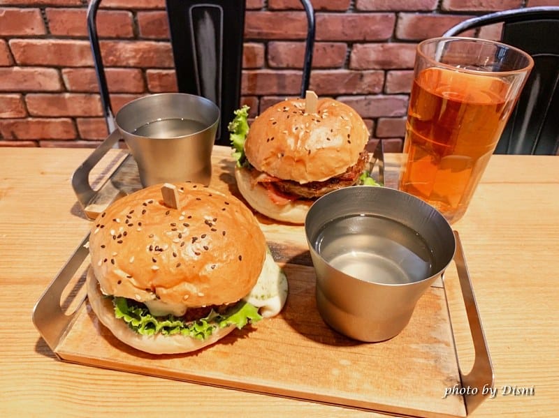 【台中西區美食】傻子漢堡 Pash Burgercp值超高的美味漢堡,牛肉真的沒話說啊IG打卡/菜單 - 第20張圖 S__20389912_batch1