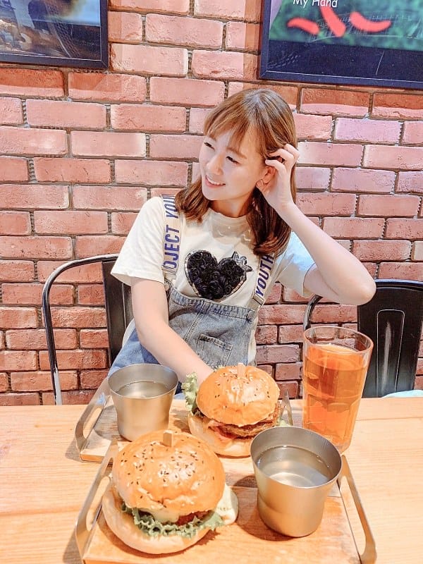 【台中西區美食】傻子漢堡 Pash Burgercp值超高的美味漢堡,牛肉真的沒話說啊IG打卡/菜單 - 第22張圖 S__20389915
