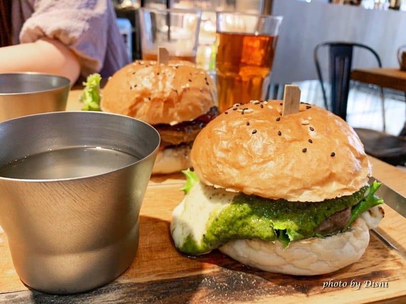 【台中西區美食】傻子漢堡 Pash Burgercp值超高的美味漢堡,牛肉真的沒話說啊IG打卡/菜單 - 第16張圖 S__20389908_batch1