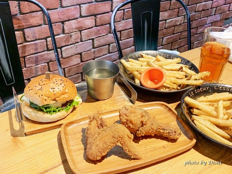 【台中西區美食】傻子漢堡 Pash Burgercp值超高的美味漢堡,牛肉真的沒話說啊IG打卡/菜單 - 第21張圖 S__20389913_batch1