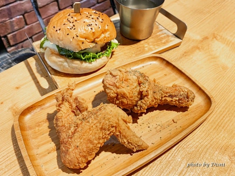 【台中西區美食】傻子漢堡 Pash Burgercp值超高的美味漢堡,牛肉真的沒話說啊IG打卡/菜單 - 第19張圖 S__20389911_batch1