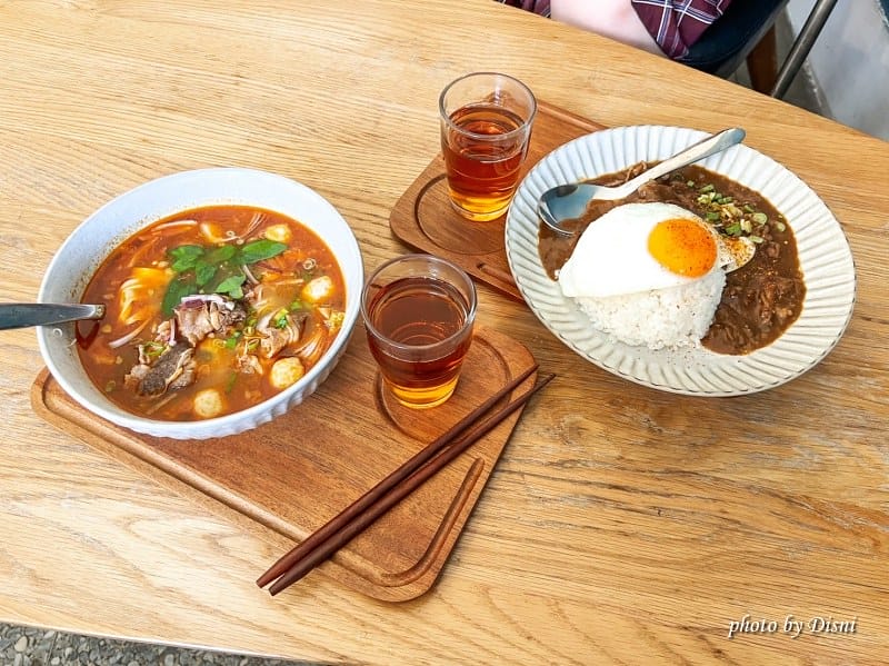 【台中西屯美食】在鉫cafe雜貨教師新村隱藏老宅咖啡,迷人限量肉桂捲 / 特色咖哩飯 酸辣米線IG打卡/菜單(首爾妹折扣碼) - 第9張圖 S__37519373_batch