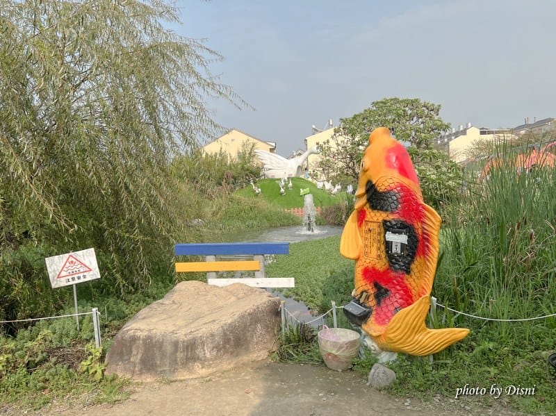 【雲林斗六景點】鵝童樂園免門票親子景點,餵鵝、溜滑梯、沙坑、旋轉天鵝、小火車遊樂設施IG打卡/菜單 - 第23張圖 S__39288862_batch