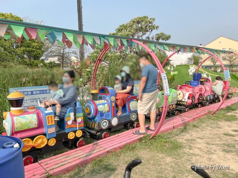 【雲林斗六景點】鵝童樂園免門票親子景點,餵鵝、溜滑梯、沙坑、旋轉天鵝、小火車遊樂設施IG打卡/菜單 - 第18張圖 S__39288850_batch