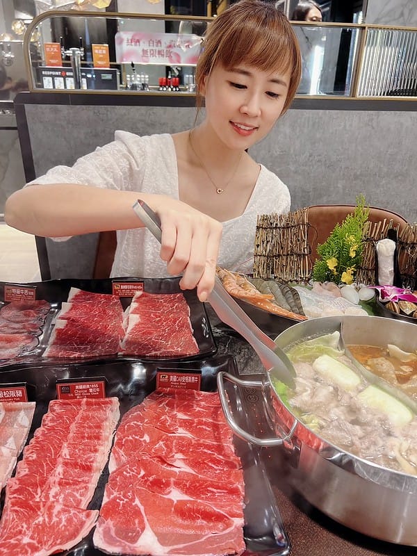 【台中西區美食】新馬辣經典麻辣鍋plus高cp值火鍋吃到飽,哈根達斯超多口味隨你挖,公益路美食一級戰場IG打卡/菜單 - 第27張圖 S__40706396