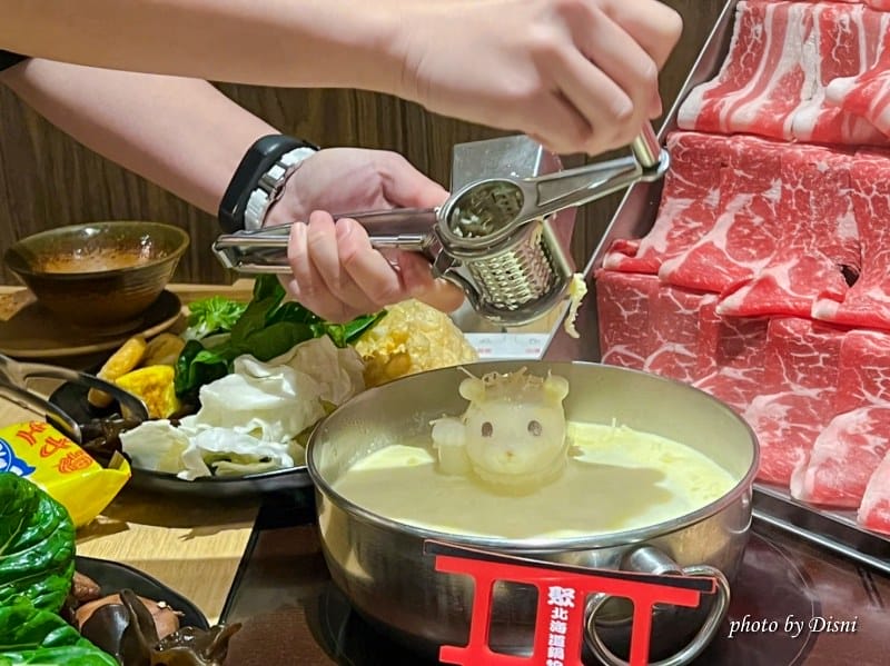 【台中西區美食】聚北海道鍋物公益路美食自助吧吃到飽,可愛熊熊、驚人肉瀑布火鍋IG打卡/菜單 - 第15張圖 S__41353241_batch
