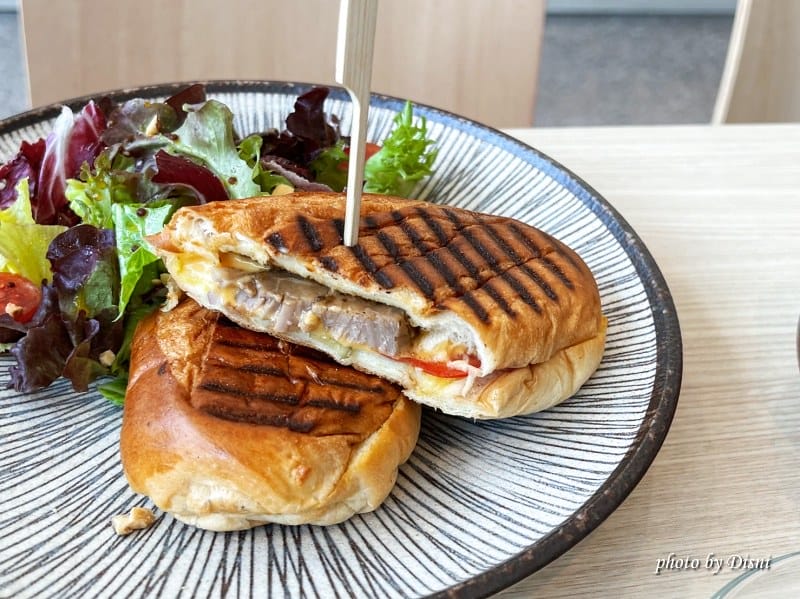 【台中西屯美食】VVG Theater Café好樣劇場咖啡國家歌劇院挑高採光純白咖啡廳,早午餐/晚餐/輕食IG打卡/菜單 - 第8張圖 S__41476122_batch