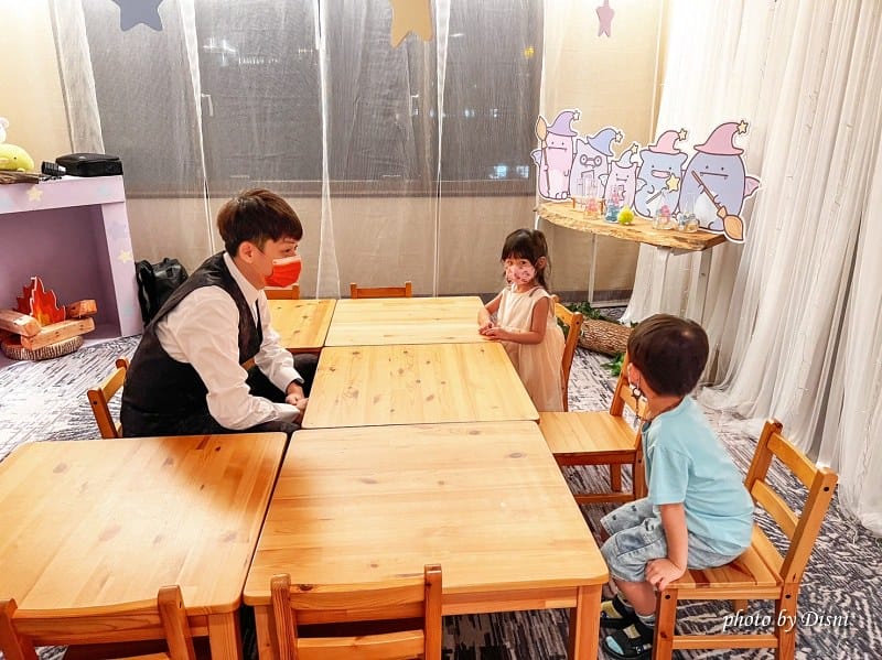 【台北親子飯店】台北喜來登大飯店玩到不想退房的親子主題樂園,『角落小夥伴-藍色月夜的魔法之子』IG打卡 - 第12張圖 1-5S__42459240_batch
